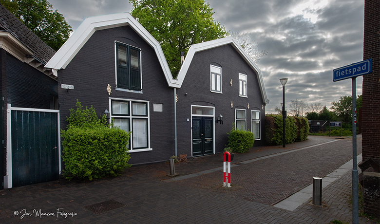 Woning-met-koetshuis-Schans